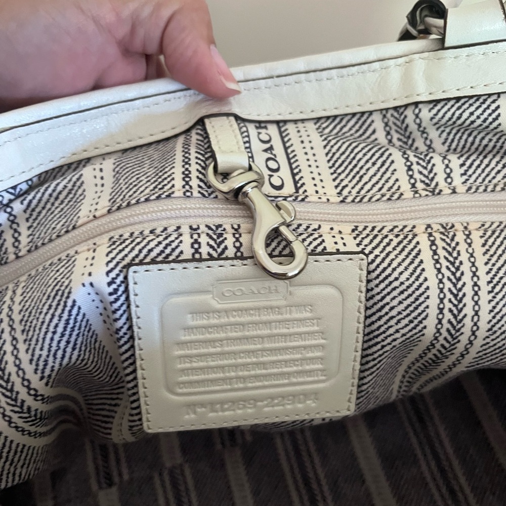 Coach Women’s Vintage Legacy Straw Tote in Natural with White Leather Trim - Picture 6 of 12